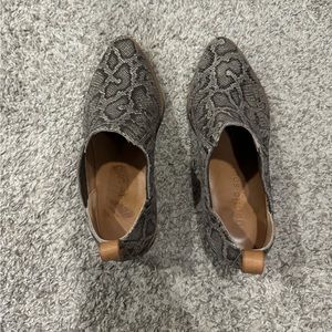 Kenneth Cole Gentle Souls snake skin booties size 7.5